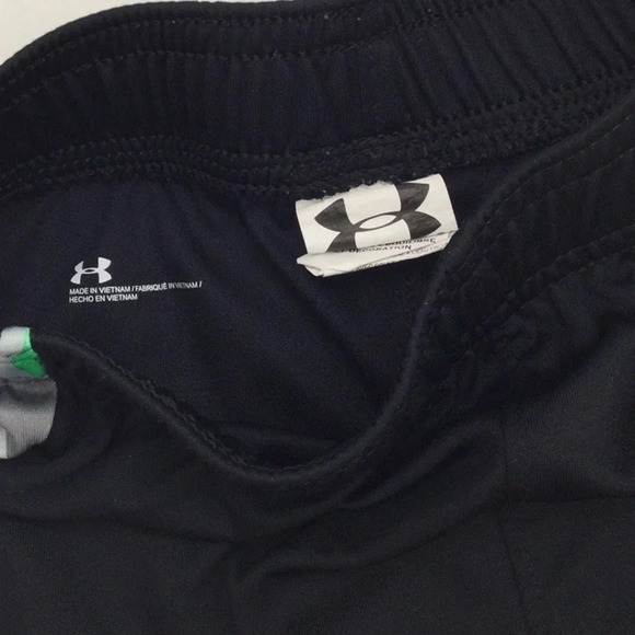 Boys Under Armour Athletic Shorts size 4 - Picture 3 of 4